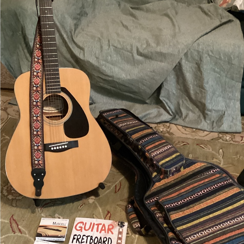 YAMAHA FG-340 ACOUSTIC GUITAR 
  w/Case and Extra Strings 
  1967-76 Era  EPLVC